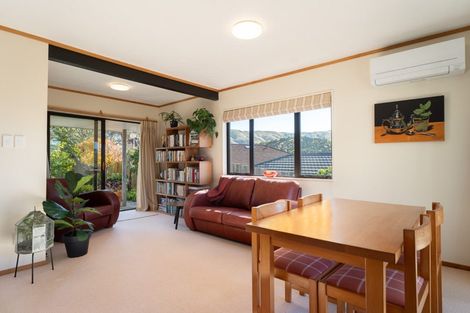 Photo of property in 6 Montrose Grove, Churton Park, Wellington, 6037