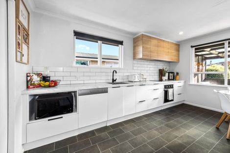 Photo of property in 12 Rosanna Place, Aranui, Christchurch, 8061