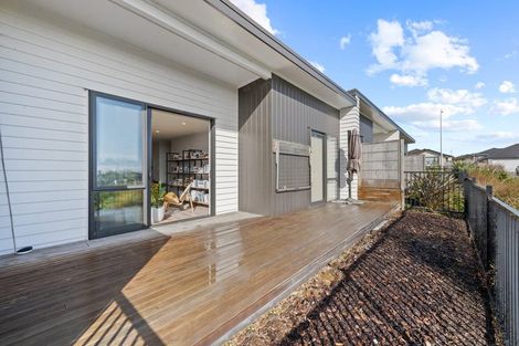 Photo of property in 27 Tuuhura Road, Pukekohe, 2120