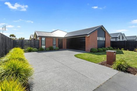 Photo of property in 33 Selfe Crescent, Burwood, Christchurch, 8083