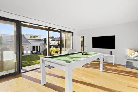 Photo of property in 17 West Road, Northland, Wellington, 6012