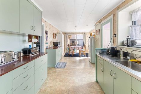 Photo of property in 19 Pukatea Street, Inglewood, 4330