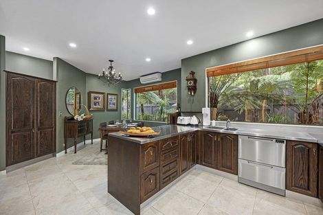 Photo of property in 28 Tyrico Close, Unsworth Heights, Auckland, 0632