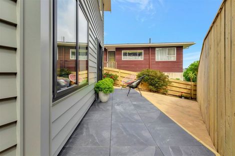 Photo of property in 84a Stewart Drive, Newlands, Wellington, 6037