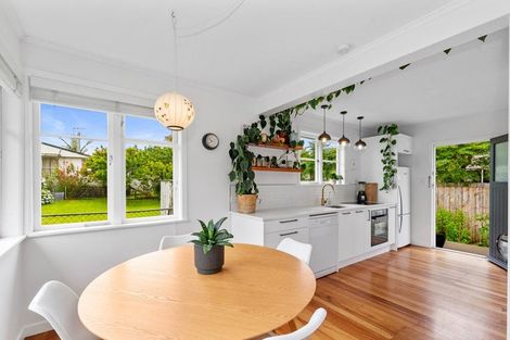 Photo of property in 86 Taikata Road, Te Atatu Peninsula, Auckland, 0610