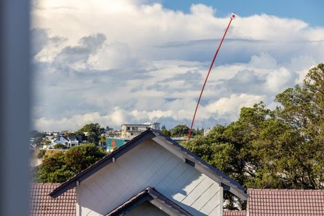 Photo of property in Devonport Apartments, 50/127 Saint Aubyn Street, New Plymouth, 4310