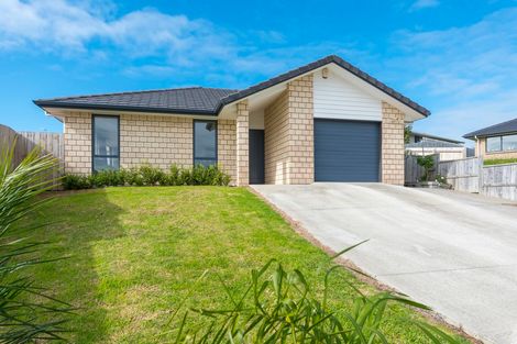 Photo of property in 13 Mcgowan Rise, Tuakau, 2121
