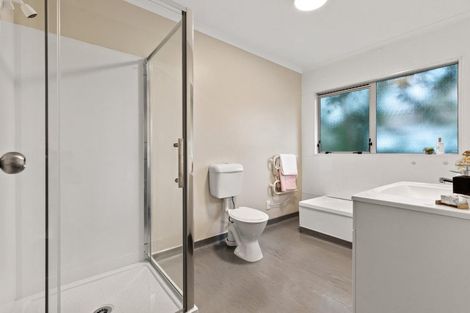 Photo of property in 20 Quincey Place, Massey, Auckland, 0614