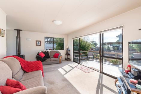 Photo of property in 40 Pokapu Street, Titirangi, Auckland, 0600