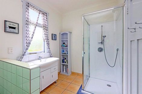 Photo of property in 18 Saint Marys Road, Waipukurau, 4200