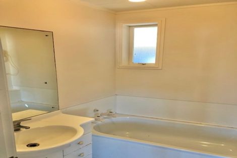 Photo of property in 20 Clovelly Road, Bucklands Beach, Auckland, 2012