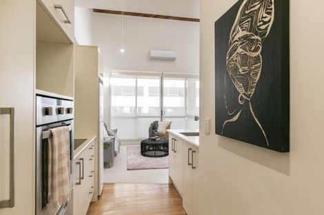 Photo of property in Metro Apartments, 220u4 Thorndon Quay, Pipitea, Wellington, 6011
