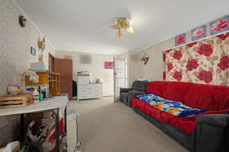 Photo of property in 23 Smythe Road, Henderson, Auckland, 0612