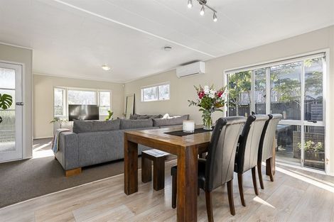 Photo of property in 13 Glenbury Place, Massey, Auckland, 0614