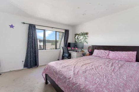 Photo of property in 19/9u Surrey Street, Tawa, Wellington, 5028