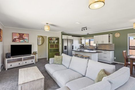 Photo of property in 4 Graham Grove, Waikanae, 5036