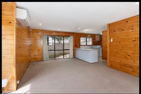 Photo of property in 94a Newlands Road, Newlands, Wellington, 6037