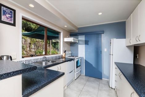 Photo of property in 28 King Richard Place, Browns Bay, Auckland, 0630