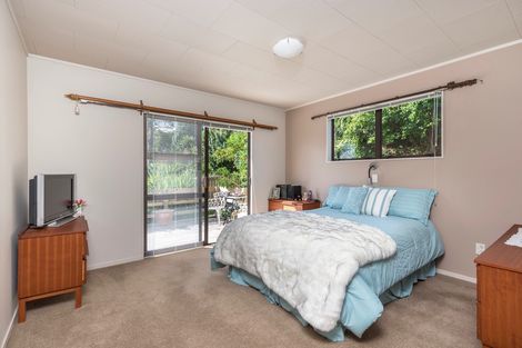 Photo of property in 40 Pokapu Street, Titirangi, Auckland, 0600