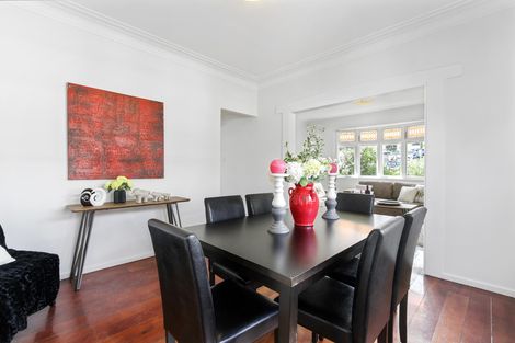Photo of property in 9 Hutchinson Avenue, New Lynn, Auckland, 0600