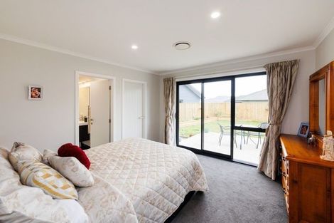 Photo of property in 6 Varsity Heights, Fitzherbert, Palmerston North, 4410