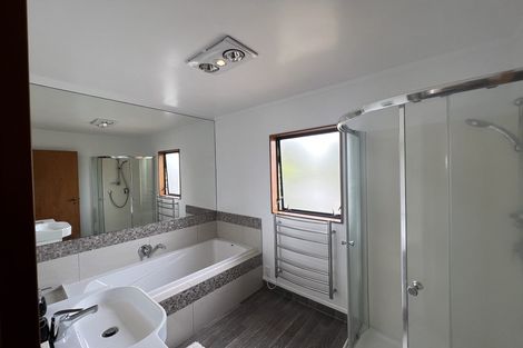Photo of property in 11 Potter Avenue, Northcote, Auckland, 0627