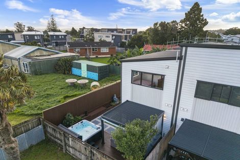 Photo of property in 7/69 Wharf Road, Te Atatu Peninsula, Auckland, 0610