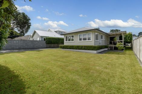 Photo of property in 32 Hinewa Road, Otumoetai, Tauranga, 3110