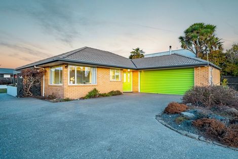 Photo of property in 112 Gayhurst Road, Dallington, Christchurch, 8061