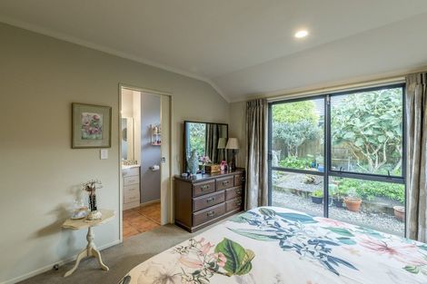 Photo of property in 162 Guildford Drive, Paraparaumu Beach, Paraparaumu, 5032