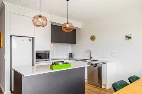 Photo of property in 32 Marine Parade, Hobsonville, Auckland, 0616