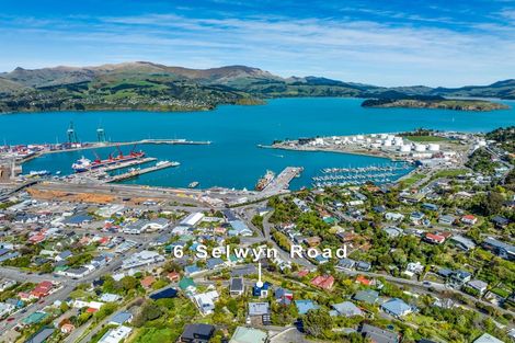 Photo of property in 6 Selwyn Road, Lyttelton, 8082