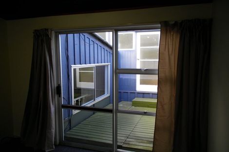 Photo of property in 21 Howard Road, Northcote, Auckland, 0627