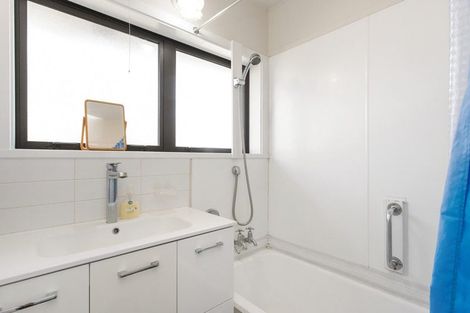 Photo of property in 34 Northcote Road, Northcote, Christchurch, 8052