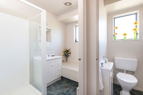 Photo of property in 40 Pokapu Street, Titirangi, Auckland, 0600