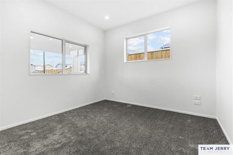 Photo of property in 43 Tributary Parade, Karaka, 2113