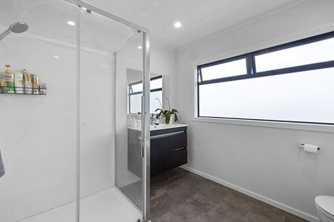 Photo of property in 40 Heta Road, Highlands Park, New Plymouth, 4312