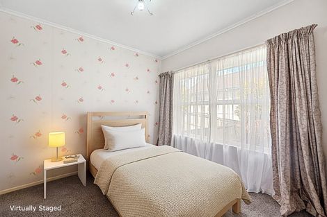 Photo of property in 2/619 Beach Road, Rothesay Bay, Auckland, 0630