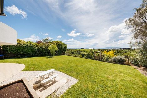Photo of property in 33 Ruapehu Drive, Fitzherbert, Palmerston North, 4410