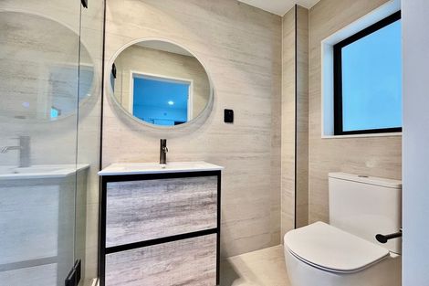 Photo of property in 8e Woburn Street, Mangere East, Auckland, 2024