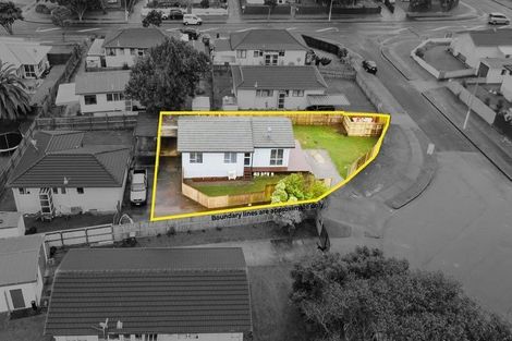 Photo of property in 1/3 Sparrow Place, Weymouth, Auckland, 2103