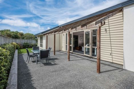 Photo of property in 19 Matuku Place, Paraparaumu Beach, Paraparaumu, 5032