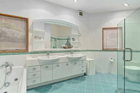 Photo of property in 15 Morrows Mead, Wanaka, 9305