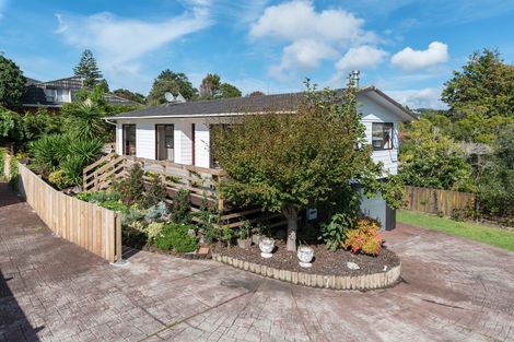 Photo of property in 40 Pokapu Street, Titirangi, Auckland, 0600