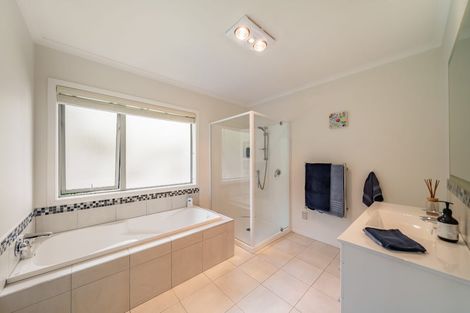 Photo of property in 140 Norana Road, Timberlea, Upper Hutt, 5018