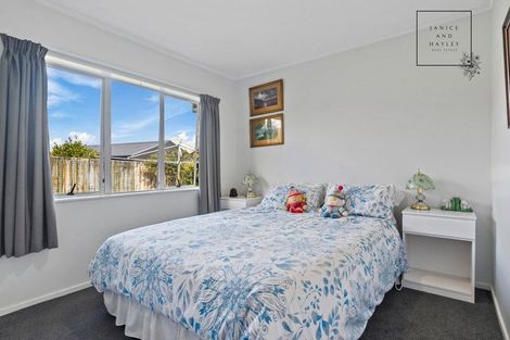 Photo of property in 27 Trossach Place, Wattle Downs, Auckland, 2103