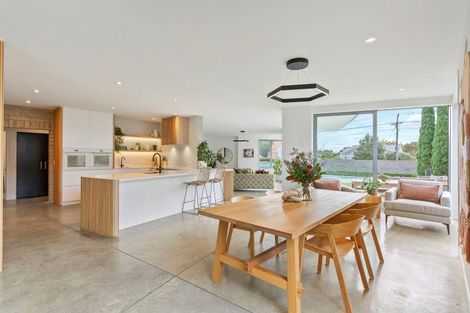 Photo of property in 33a Stanley Point Road, Stanley Point, Auckland, 0624