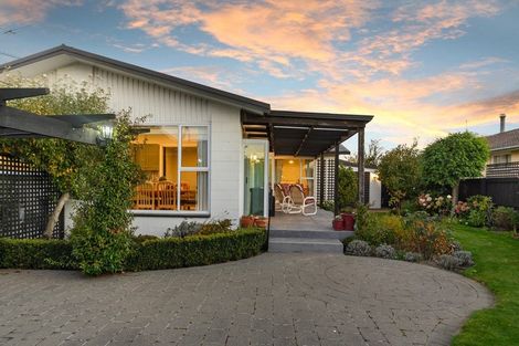 Photo of property in 12 Petries Road, Woodend, 7610