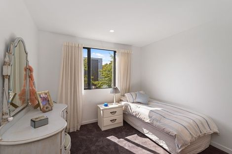 Photo of property in 1 Oakford Close, Riccarton, Christchurch, 8011