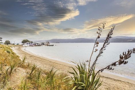 Photo of property in 191 Marine Parade, Seatoun, Wellington, 6022